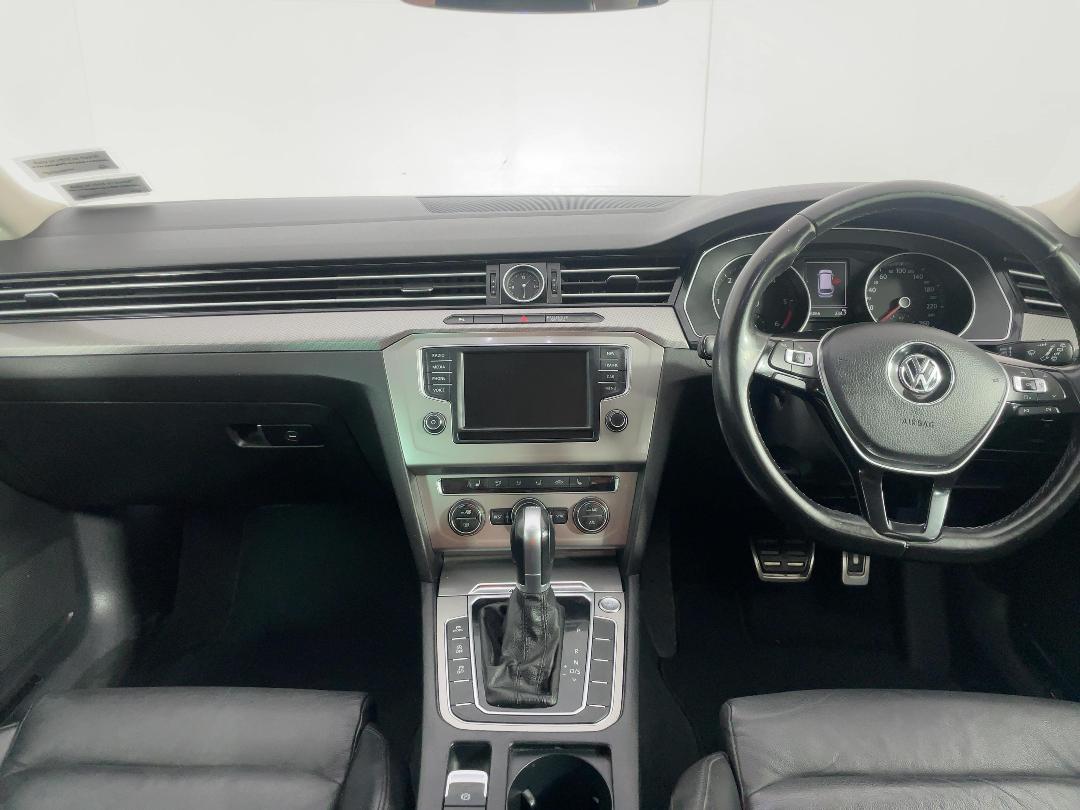 Photo '17' of Volkswagen Passat Photo '17' of Volkswagen Passat