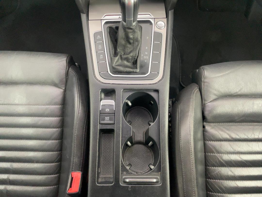 Photo '18' of Volkswagen Passat Photo '18' of Volkswagen Passat