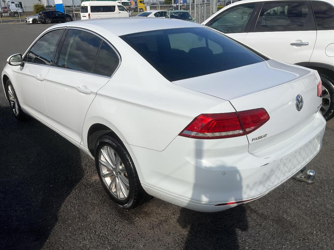 Photo '4' of Volkswagen Passat TSI 132KW CL