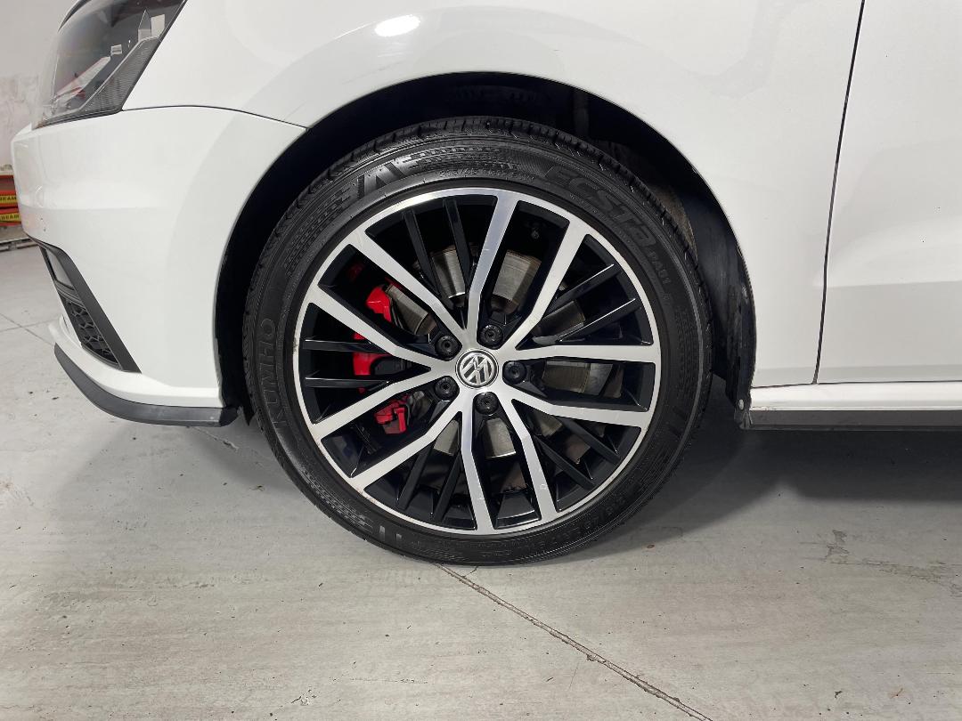 Photo '10' of Volkswagen Polo Photo '10' of Volkswagen Polo