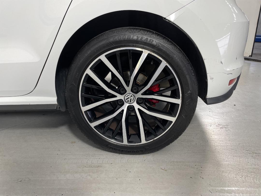 Photo '11' of Volkswagen Polo Photo '11' of Volkswagen Polo