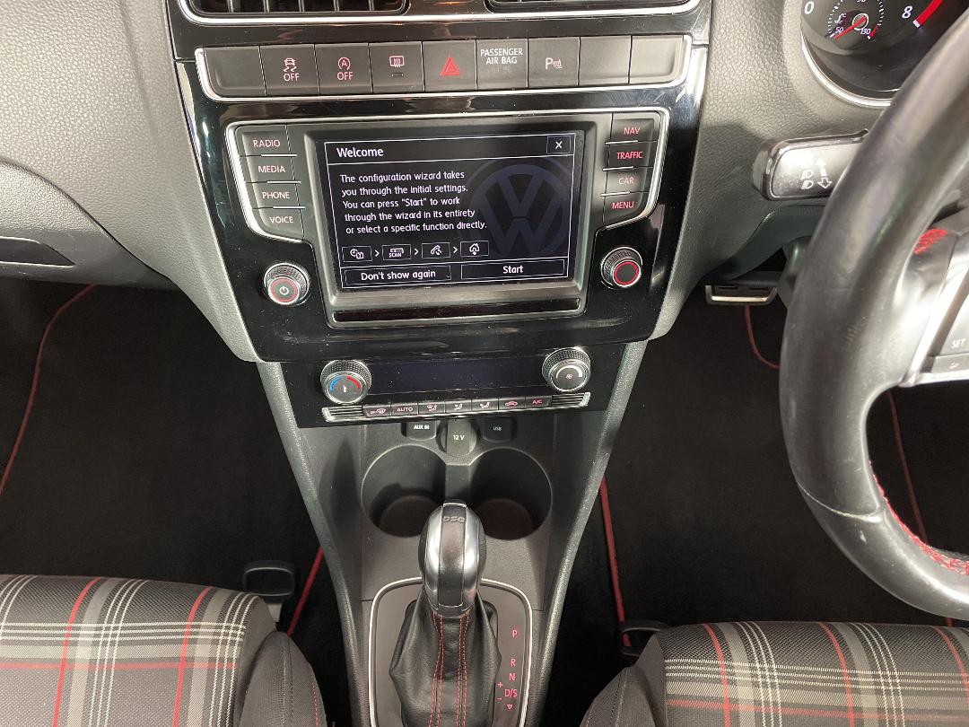 Photo '18' of Volkswagen Polo Photo '18' of Volkswagen Polo