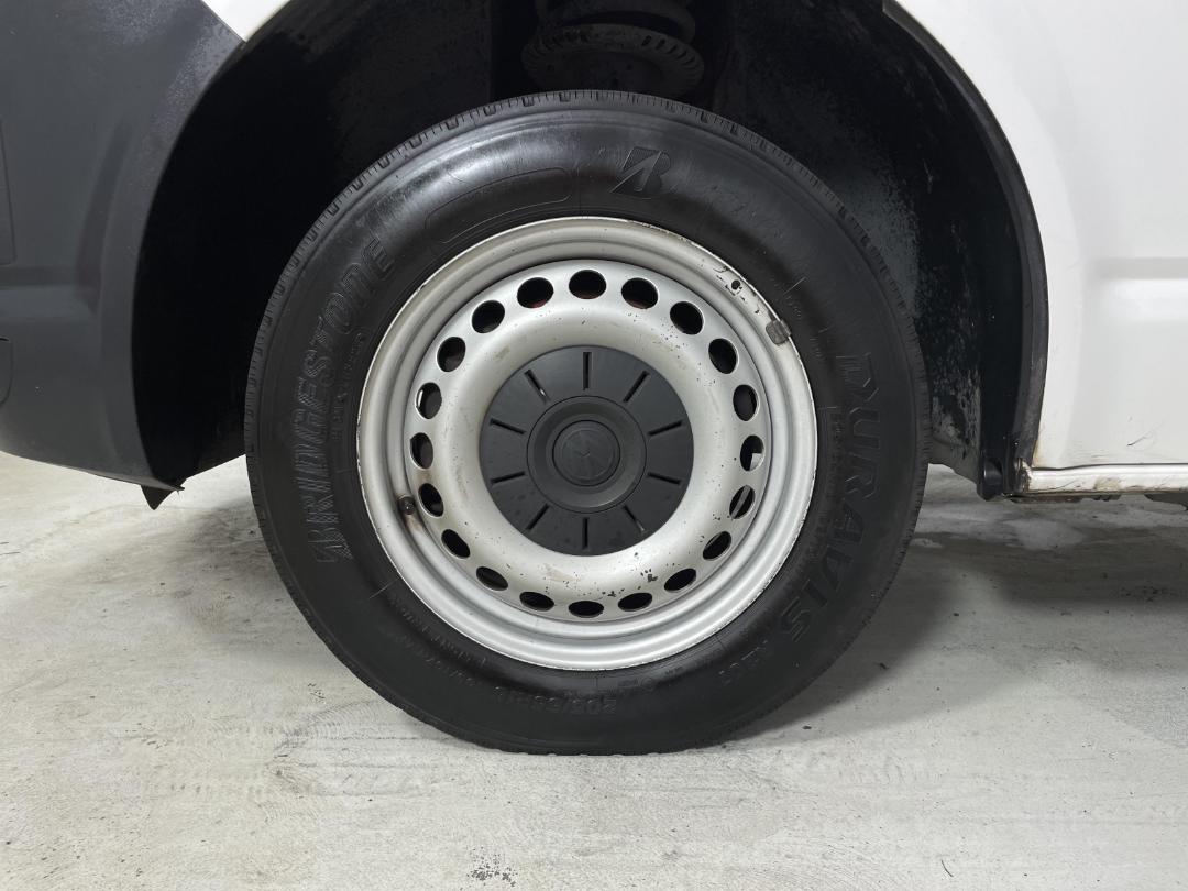 Photo '8' of Volkswagen T6 Transporter SWB Photo '8' of Volkswagen T6 Transporter SWB