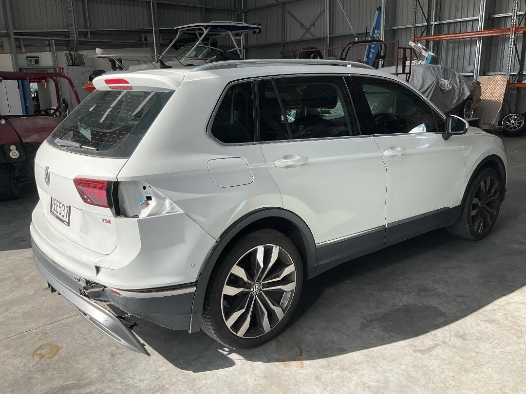 Photo '4' of Volkswagen Tiguan TSI Highline 2WD Photo '4' of Volkswagen Tiguan TSI Highline 2WD