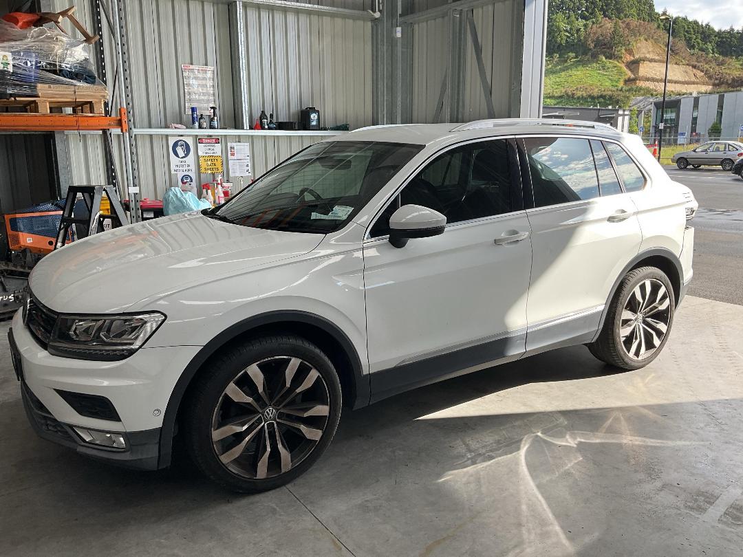 Photo '2' of Volkswagen Tiguan TSI Highline 2WD Photo '2' of Volkswagen Tiguan TSI Highline 2WD