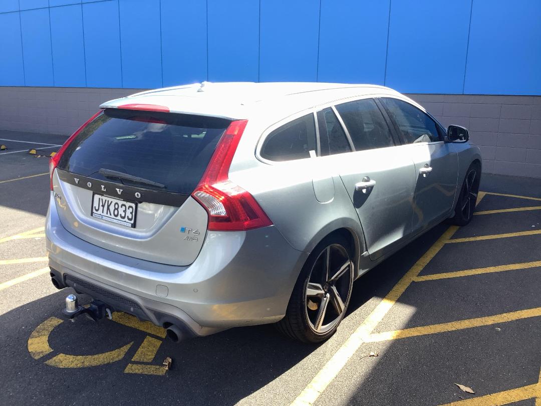 Photo '4' of Volvo V60 T6 AWD R-Design Photo '4' of Volvo V60 T6 AWD R-Design