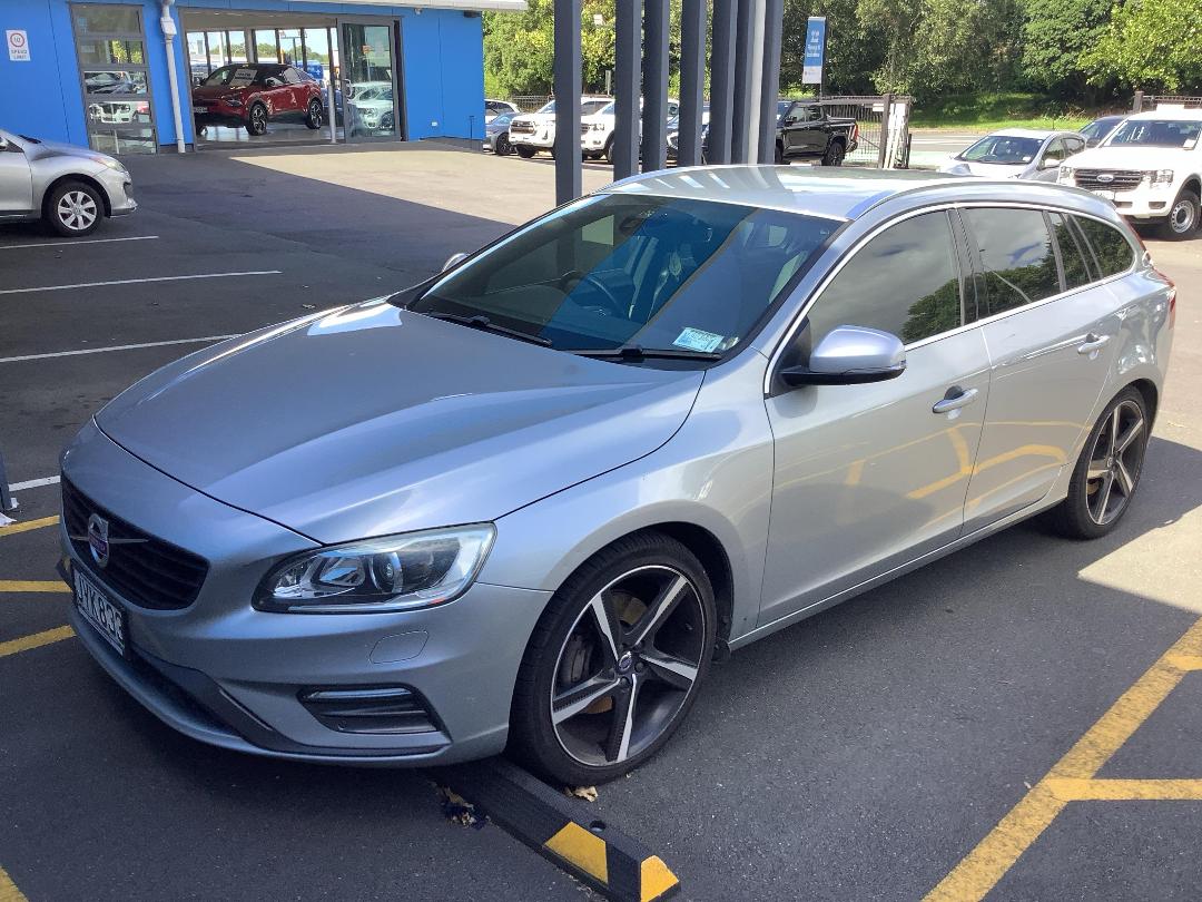 Photo '2' of Volvo V60 T6 AWD R-Design Photo '2' of Volvo V60 T6 AWD R-Design