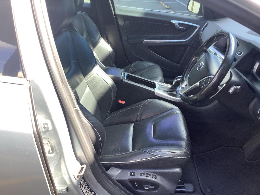 Photo '7' of Volvo V60 T6 AWD R-Design Photo '7' of Volvo V60 T6 AWD R-Design