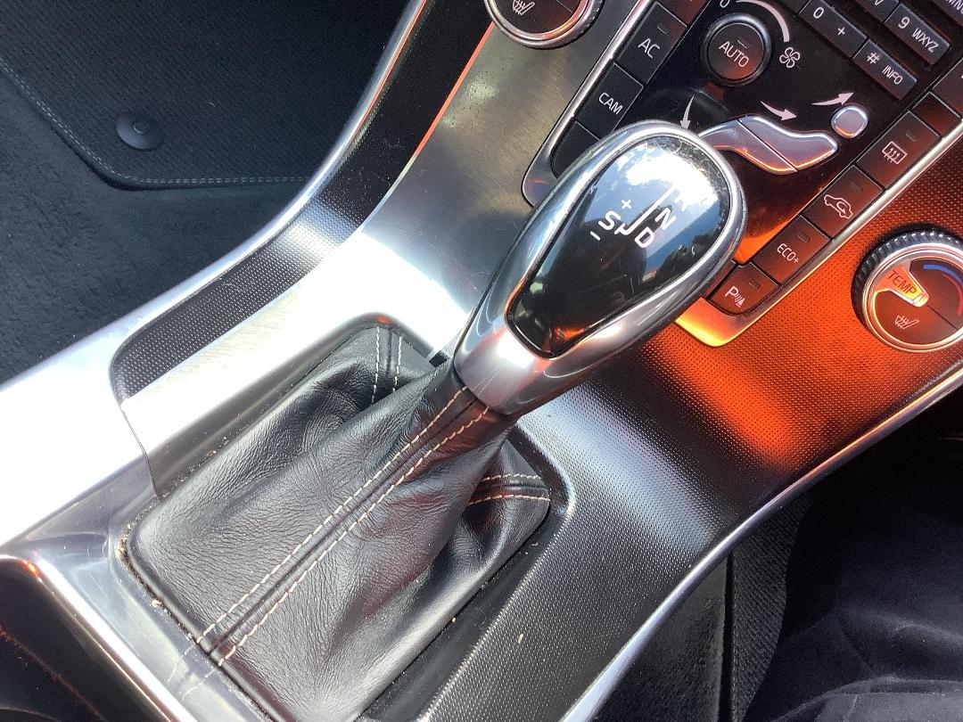 Photo '13' of Volvo V60 T6 AWD R-Design Photo '13' of Volvo V60 T6 AWD R-Design