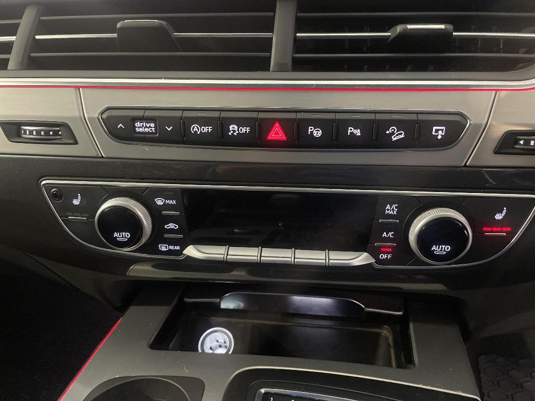 Photo '30' of Audi Q7 Photo '30' of Audi Q7