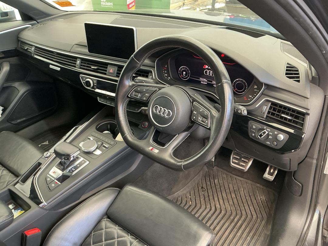 Photo '8' of Audi S4 S4 Avant 3.0 Tfsi Q Photo '8' of Audi S4 S4 Avant 3.0 Tfsi Q