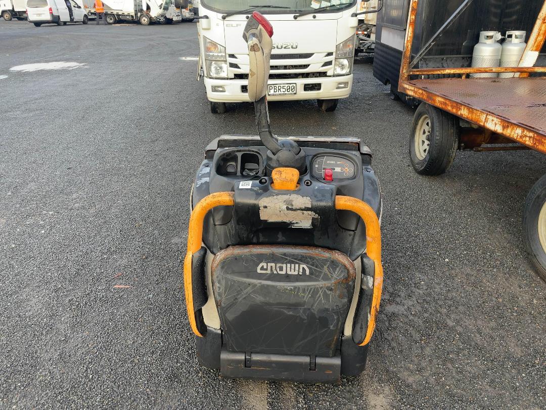 Photo '4' of Crown W3020 Forklift