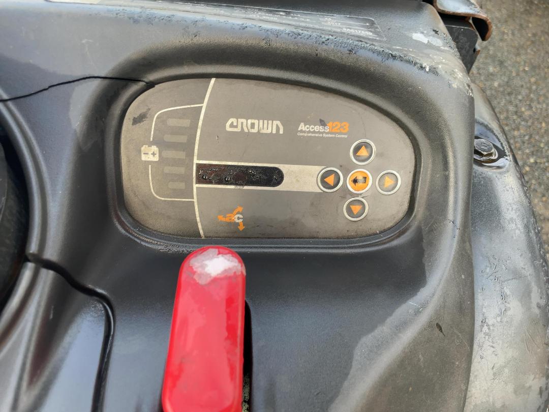 Photo '10' of Crown W3020 Forklift