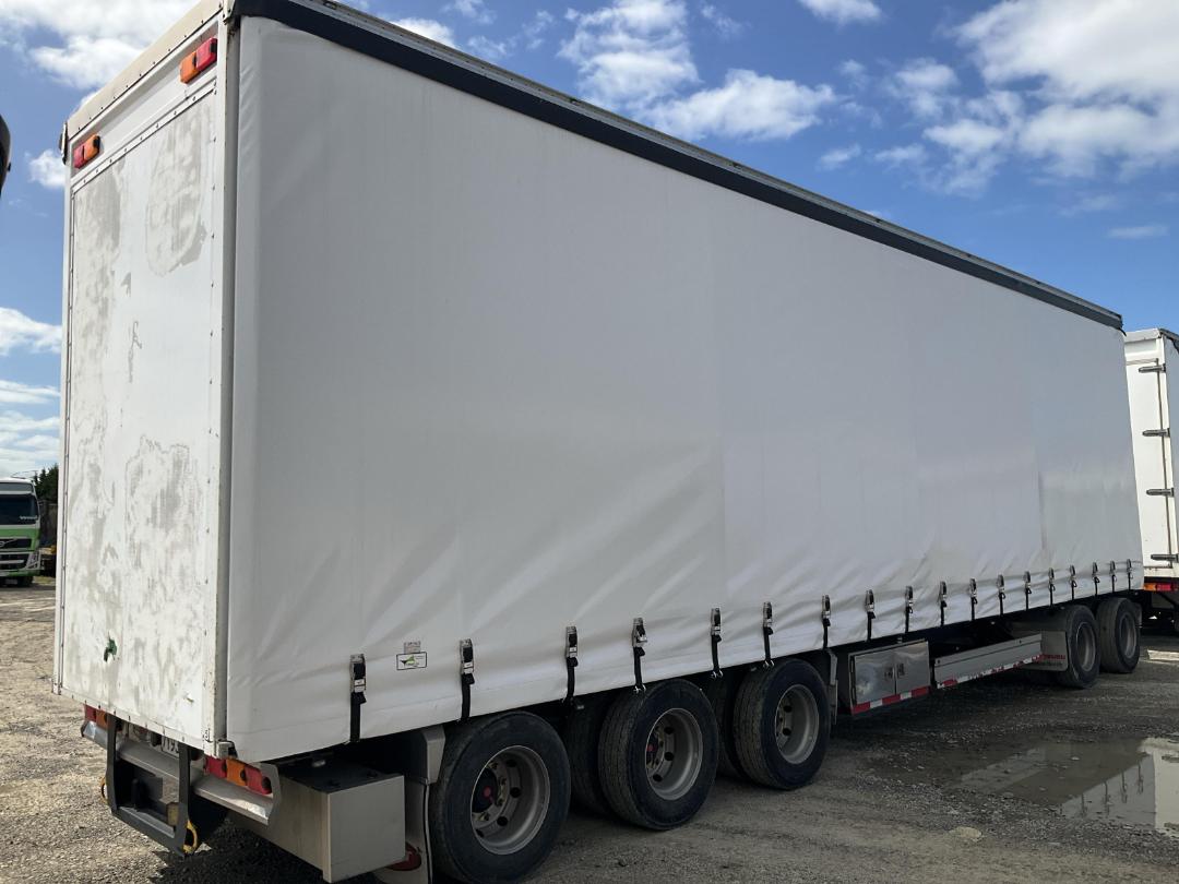 Photo '4' of Domett E2001 PH Curtainsider Full
