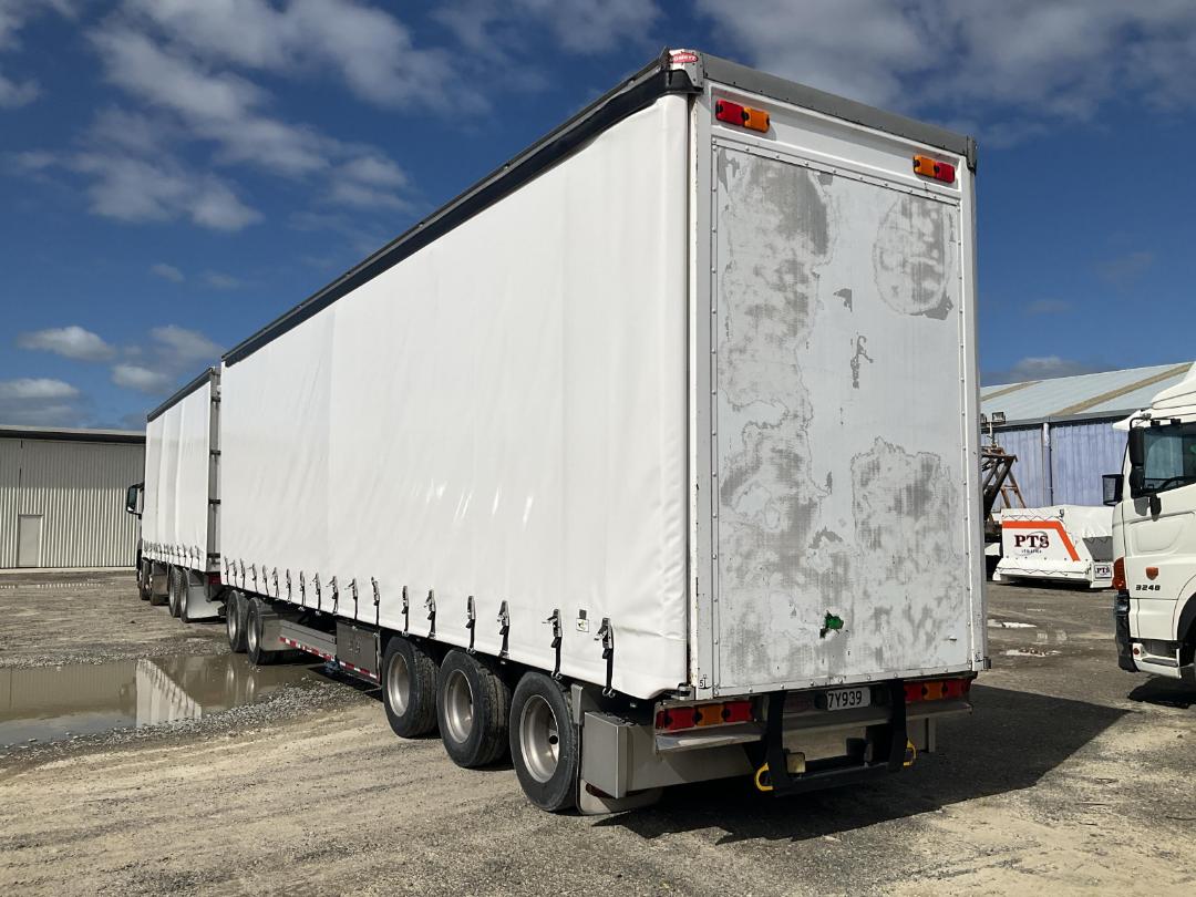 Photo '6' of Domett E2001 PH Curtainsider Full