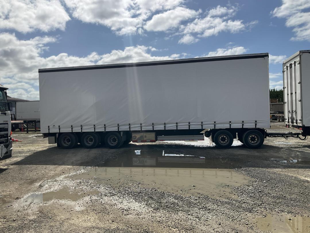 Photo '3' of Domett E2001 PH Curtainsider Full