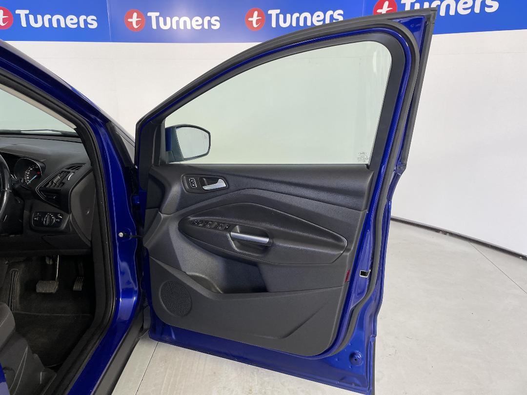 Photo '15' of Ford Escape