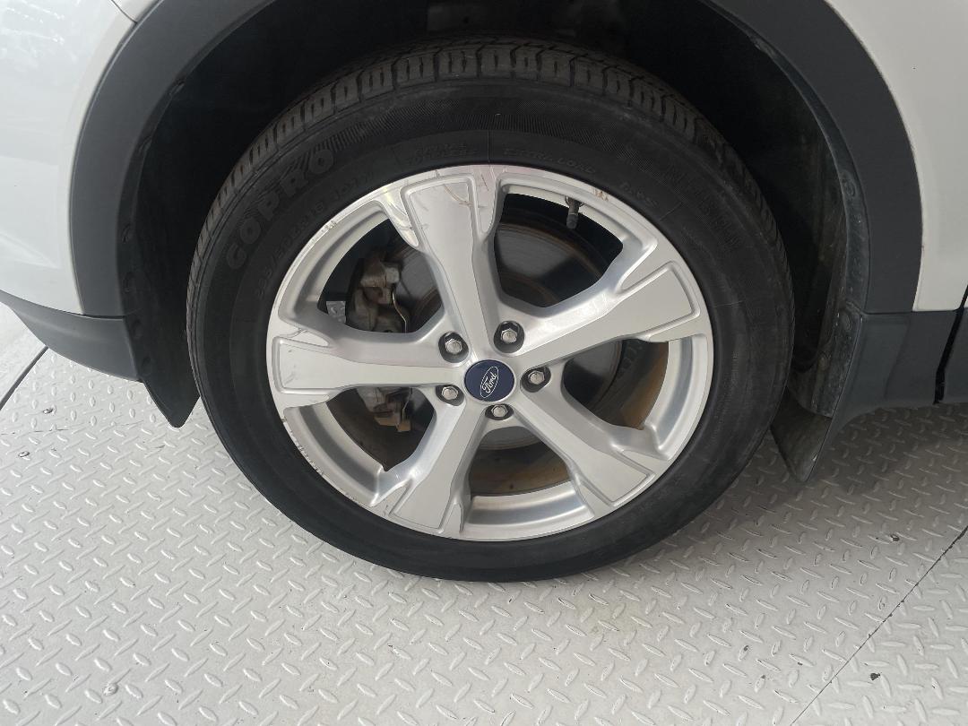 Photo '10' of Ford Escape