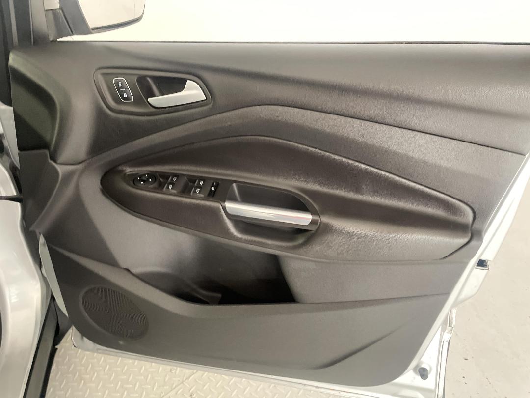 Photo '15' of Ford Escape