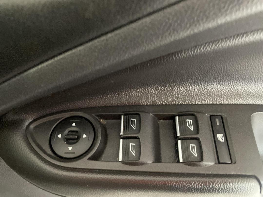 Photo '23' of Ford Escape