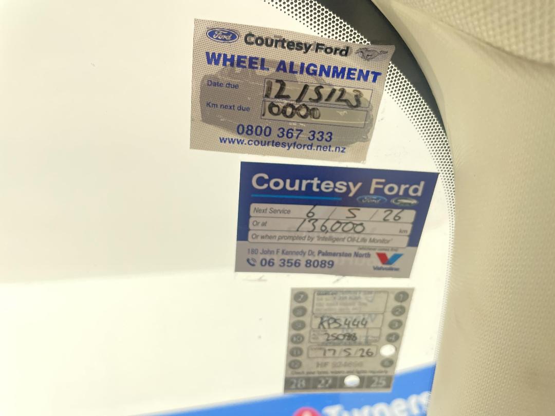 Photo '32' of Ford Escape