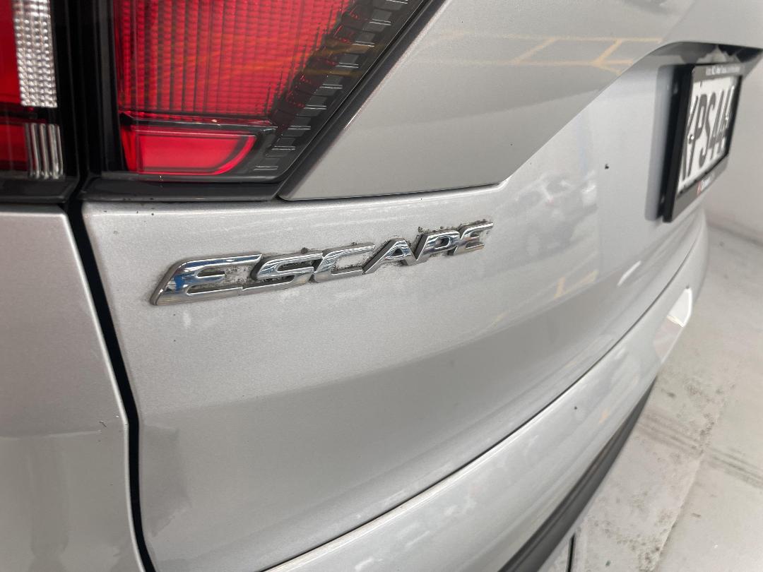 Photo '34' of Ford Escape