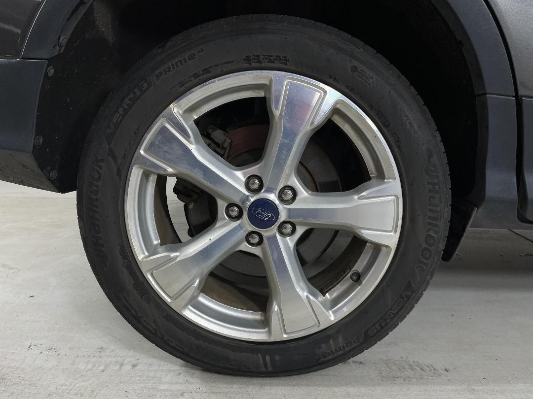 Photo '12' of Ford Escape