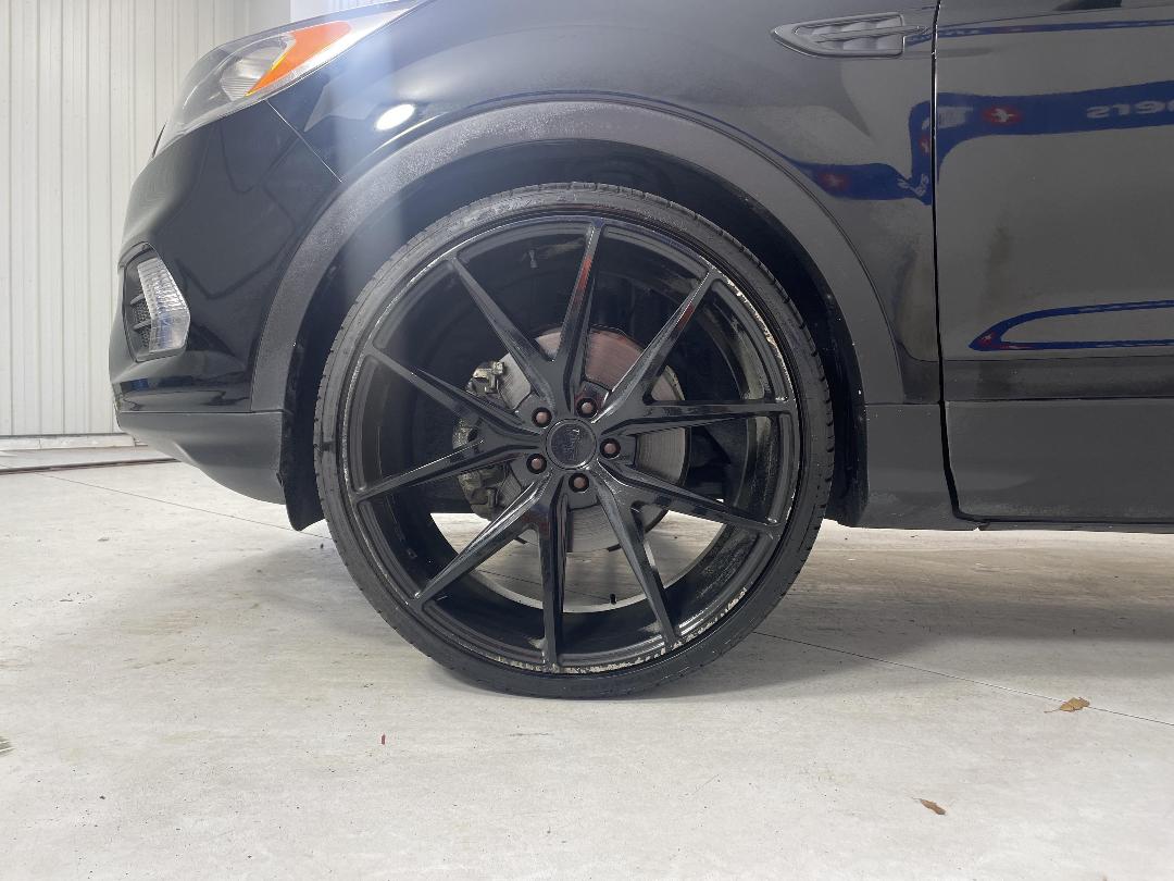 Photo '10' of Ford Escape