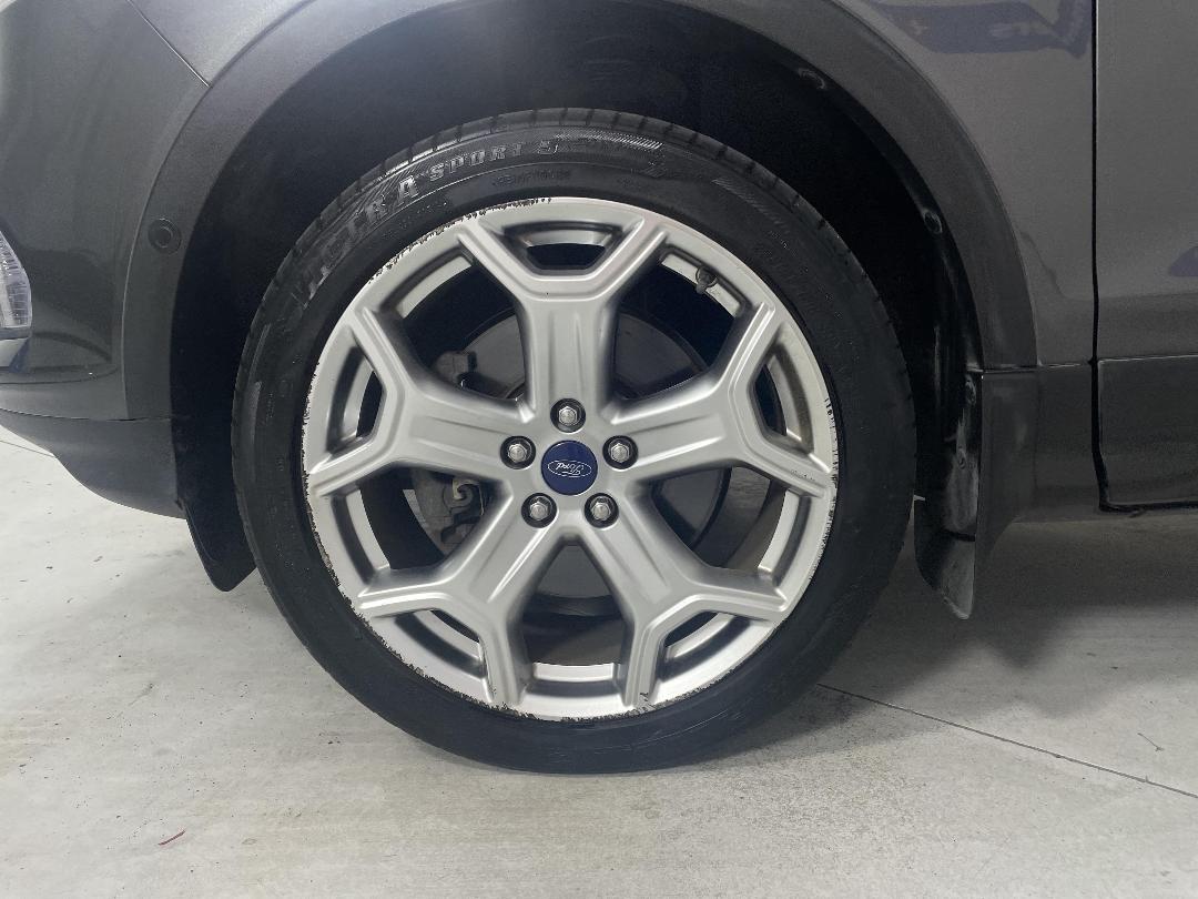 Photo '10' of Ford Escape