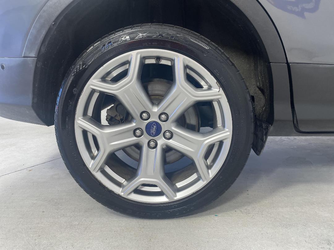 Photo '12' of Ford Escape