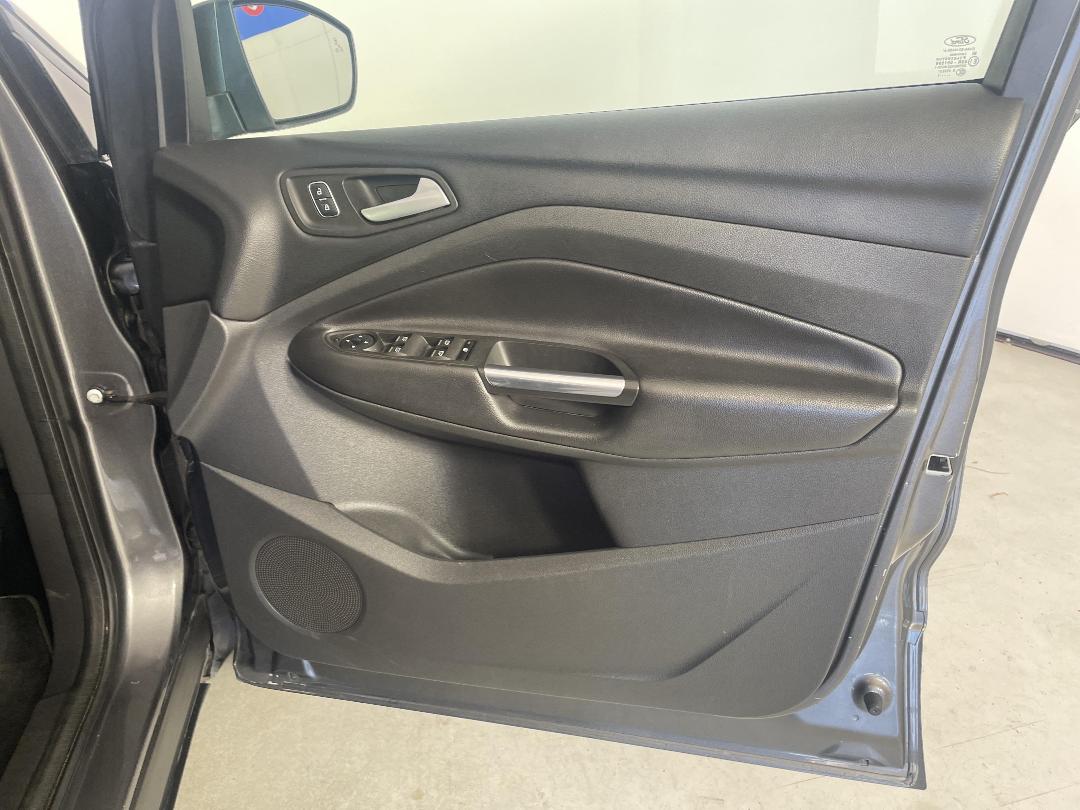 Photo '15' of Ford Escape