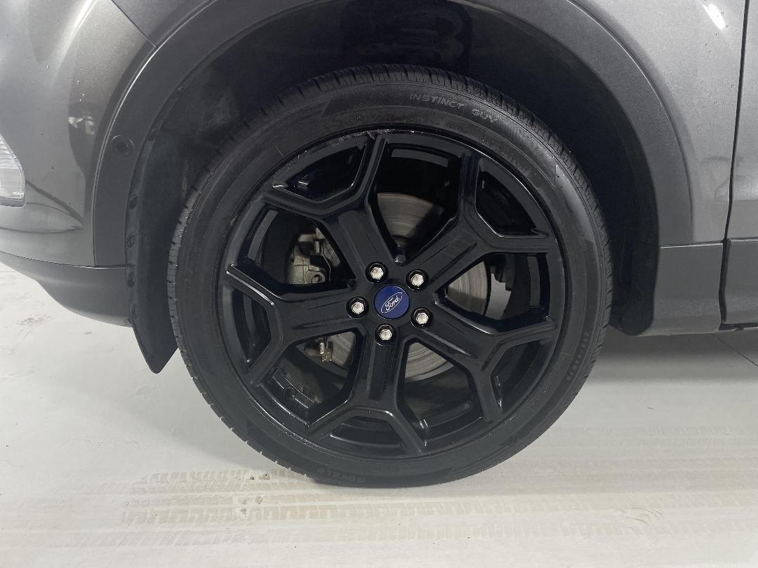 Photo '10' of Ford Escape