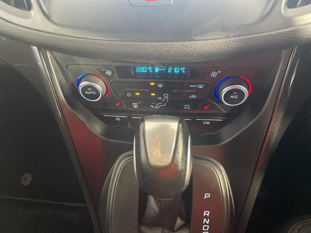 Photo '28' of Ford Escape