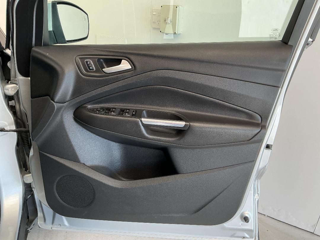 Photo '15' of Ford Escape Photo '15' of Ford Escape