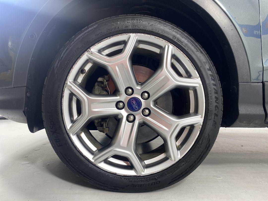 Photo '10' of Ford Escape