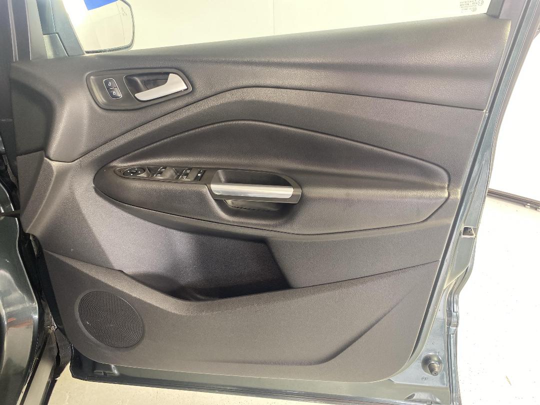 Photo '15' of Ford Escape