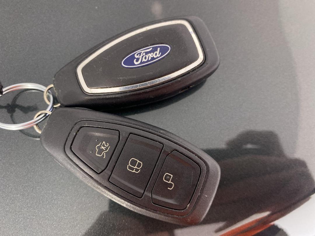 Photo '22' of Ford Escape