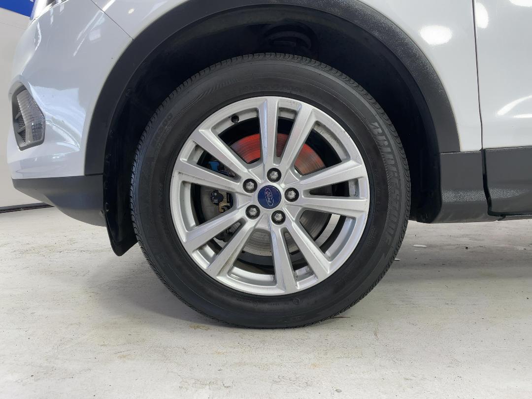 Photo '10' of Ford Escape