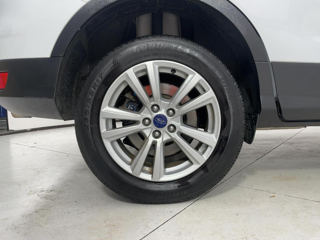 Photo '12' of Ford Escape