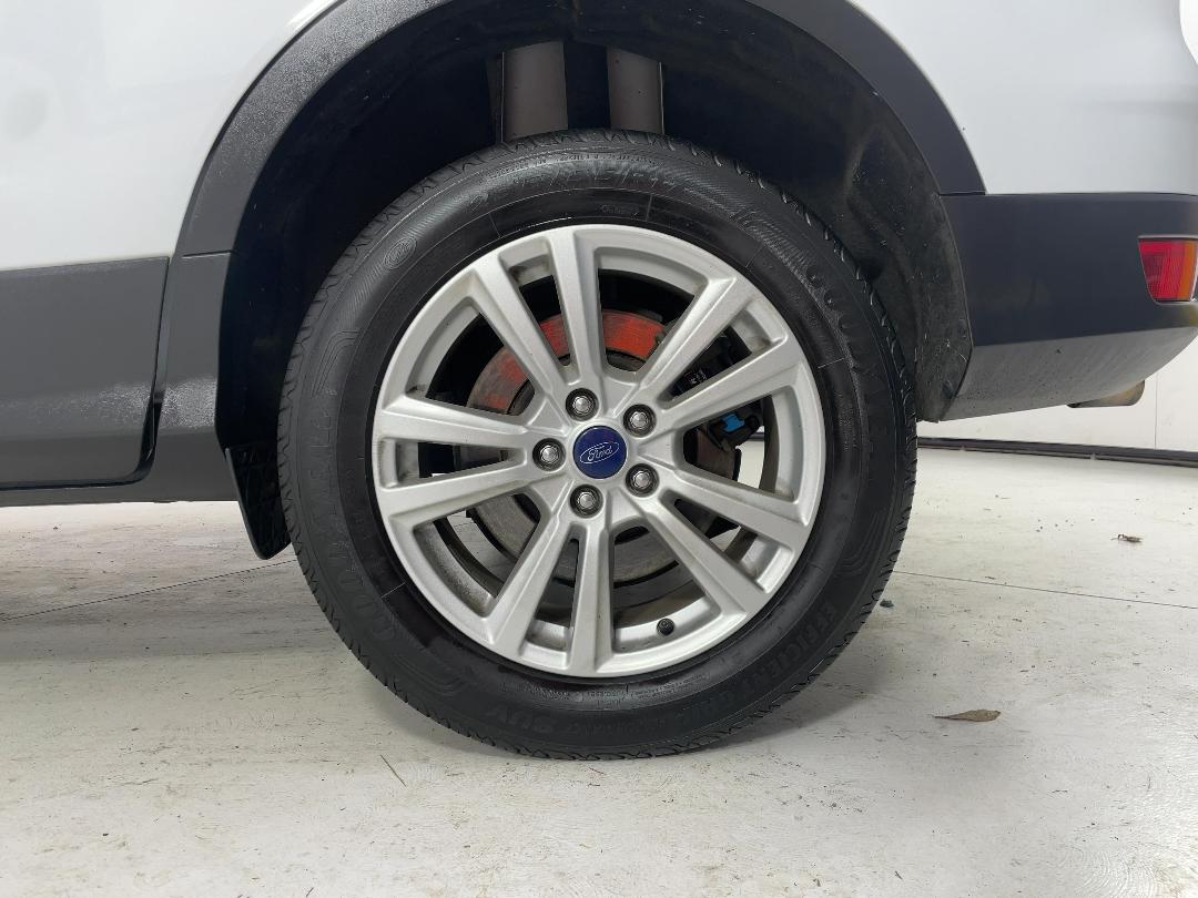 Photo '11' of Ford Escape