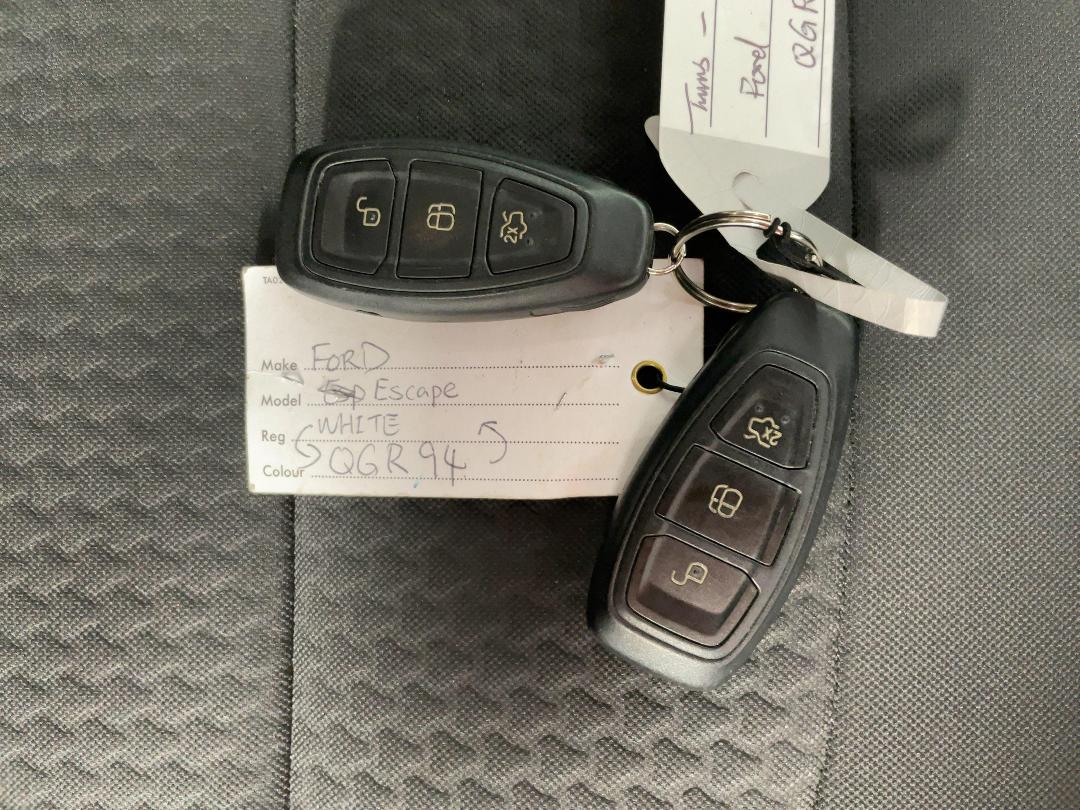 Photo '22' of Ford Escape