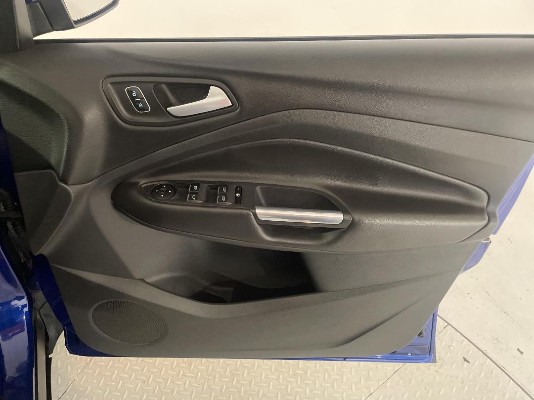 Photo '15' of Ford Escape