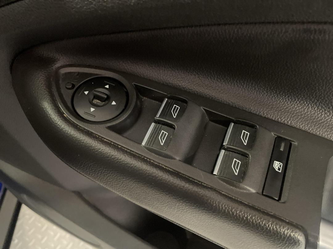 Photo '24' of Ford Escape