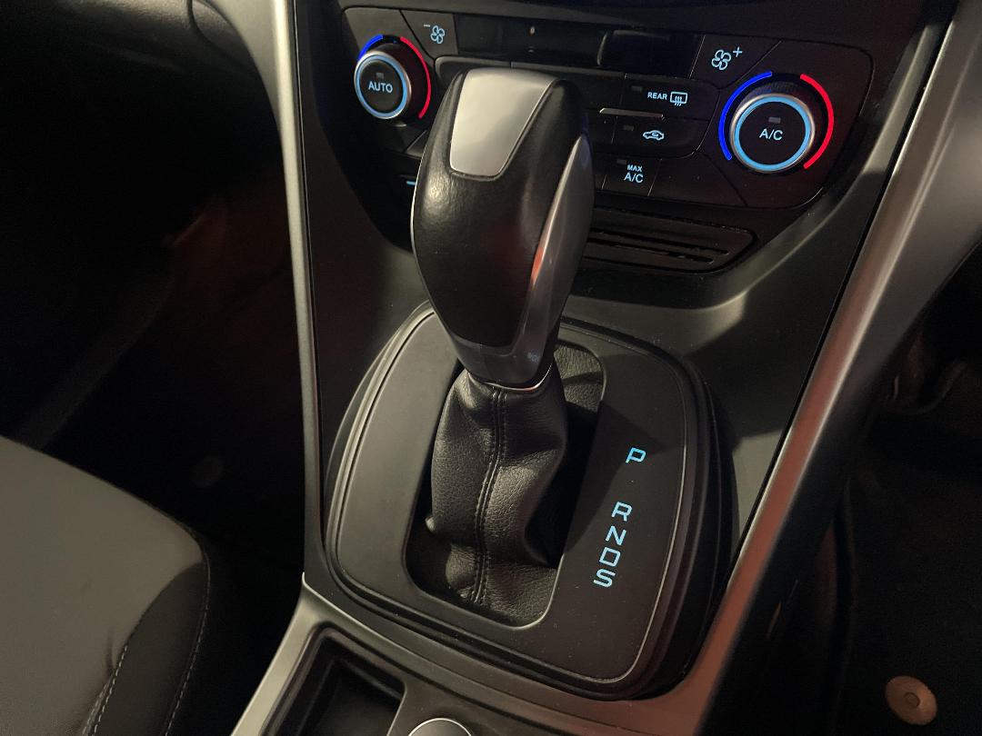 Photo '32' of Ford Escape