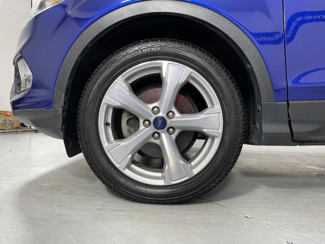 Photo '10' of Ford Escape