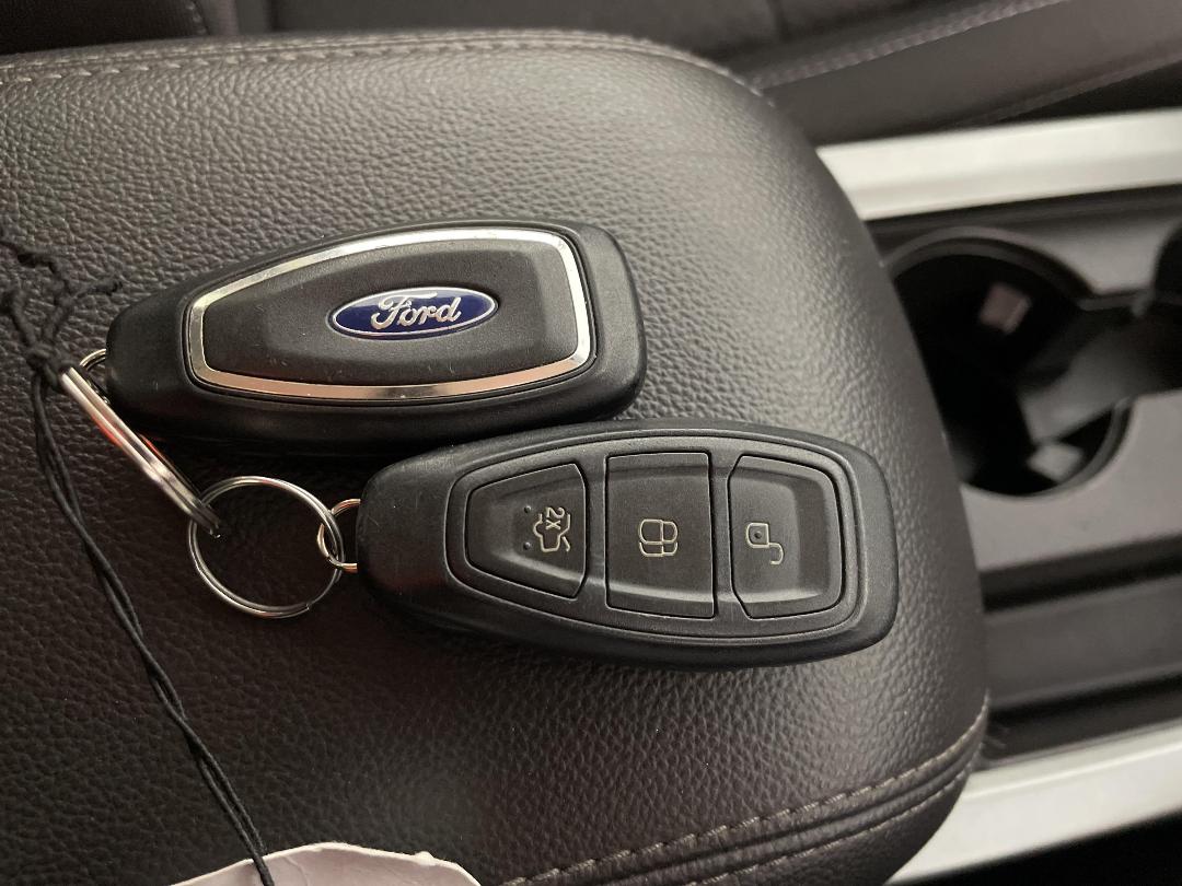 Photo '22' of Ford Escape