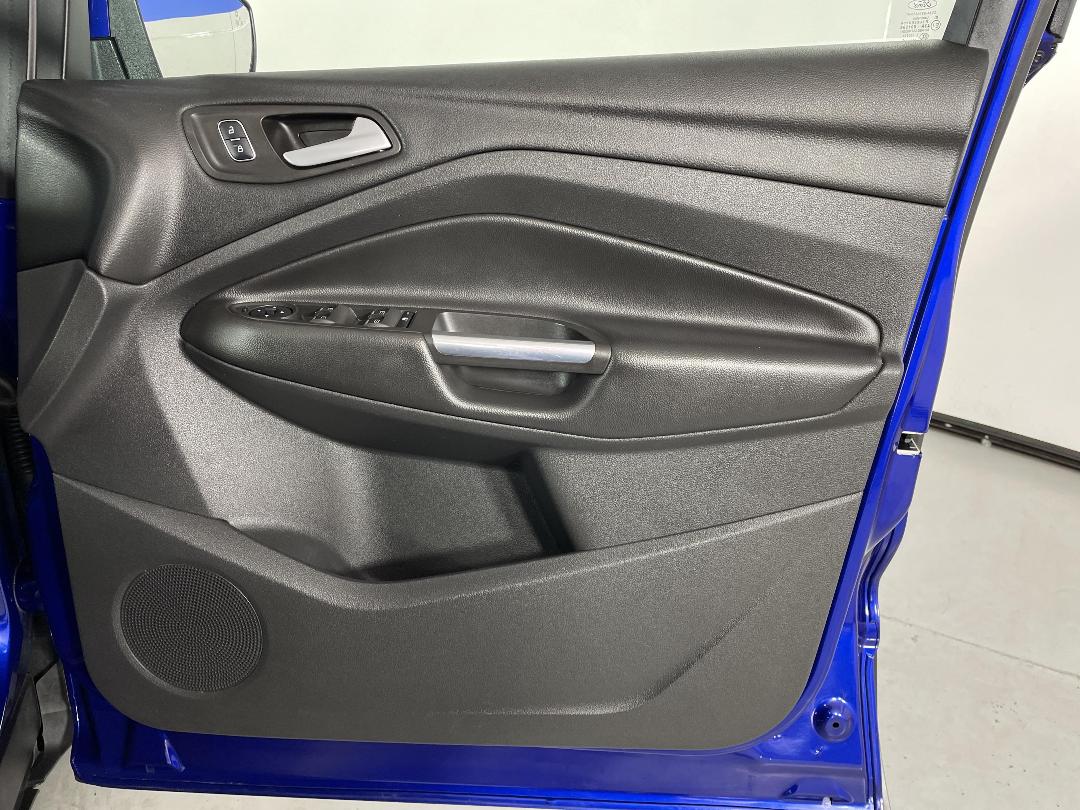 Photo '15' of Ford Escape