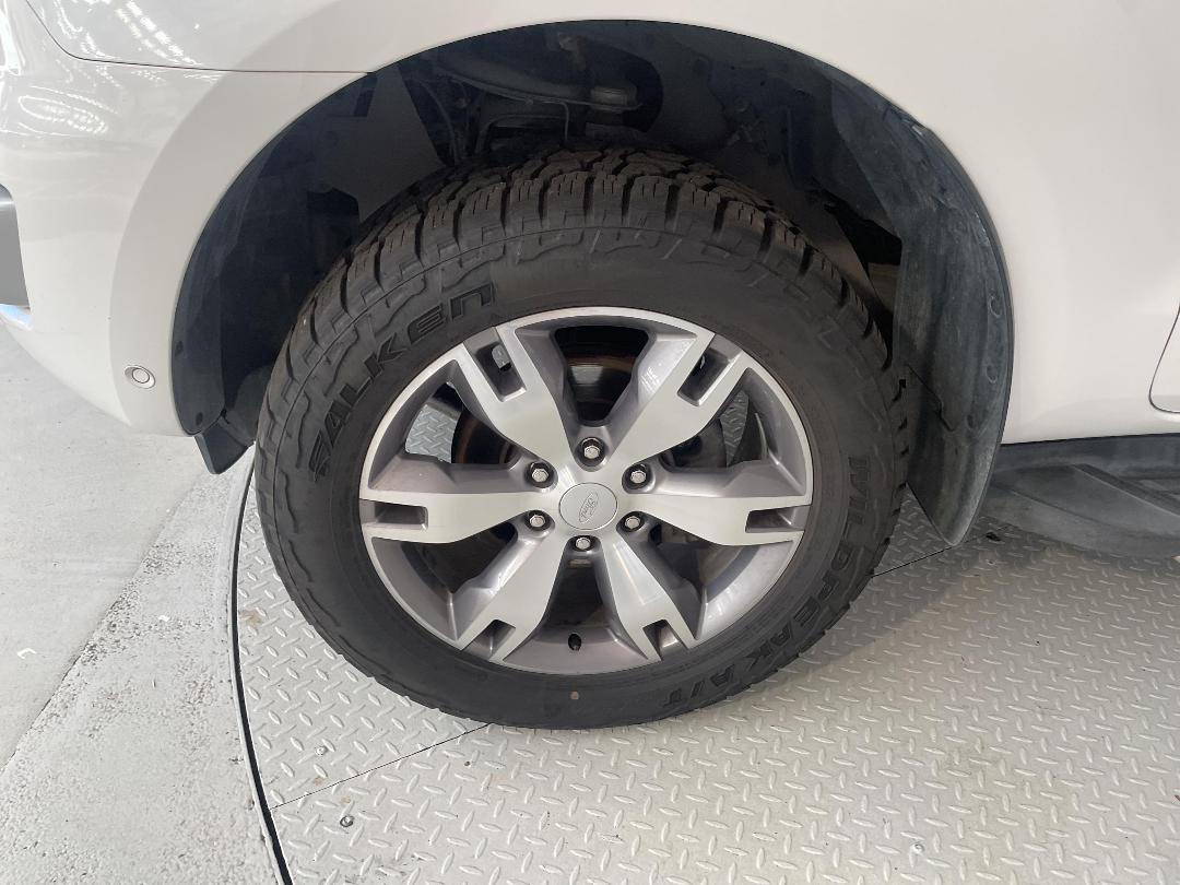 Photo '10' of Ford Everest