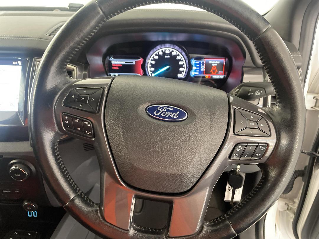 Photo '28' of Ford Everest