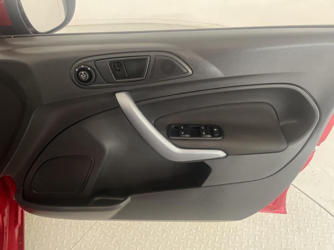 Photo '15' of Ford Fiesta Photo '15' of Ford Fiesta